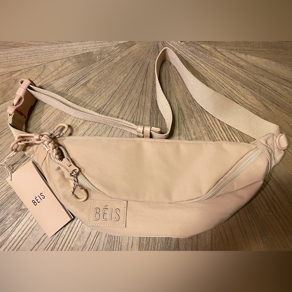 Beis The Sport Pack - Beige. Fanny pack